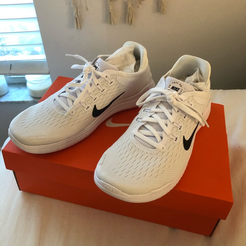 ❤️ White Nike Free RN